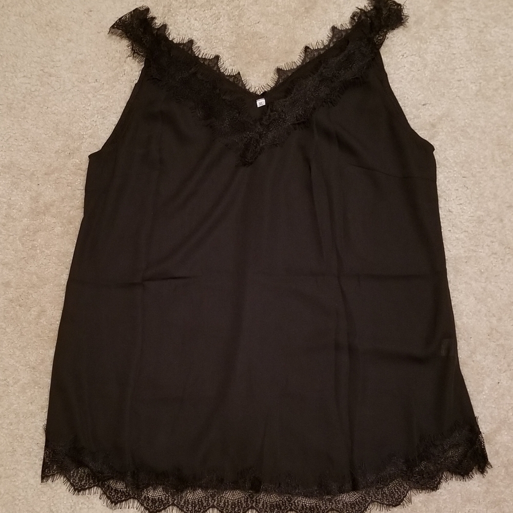 Lace black sleeveless top